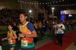BIB: 1101, 16985
                            <button type="button" onclick="openModal(9884905)" class="btn btn-primary btn-sm float-right btn-popup" data-toggle="modal" data-target=".modal-high-quality">
                        <i class="fas fa-shopping-cart"></i> Add to Cart
                    </button>
                                            <button type="button" onclick="isThisMe(9884905, true)" class="btn btn-success btn-sm float-right btn-popup btn-isme hidden" data-toggle="tooltip" data-placement="bottom" title="นี่คือรูปของคุณใช่ไหม คลิกที่นี่เพื่อเอาเข้าอัลบั้ม">
                        <i class="fas fa-plus"></i> Add to album
                    </button>
                    <button type="button" onclick="isThisMe(9884905, false)" class="btn btn-warning btn-sm float-right btn-popup btn-isnotme hidden">
                        <i class="fas fa-ban"></i> Remove from album
                    </button>